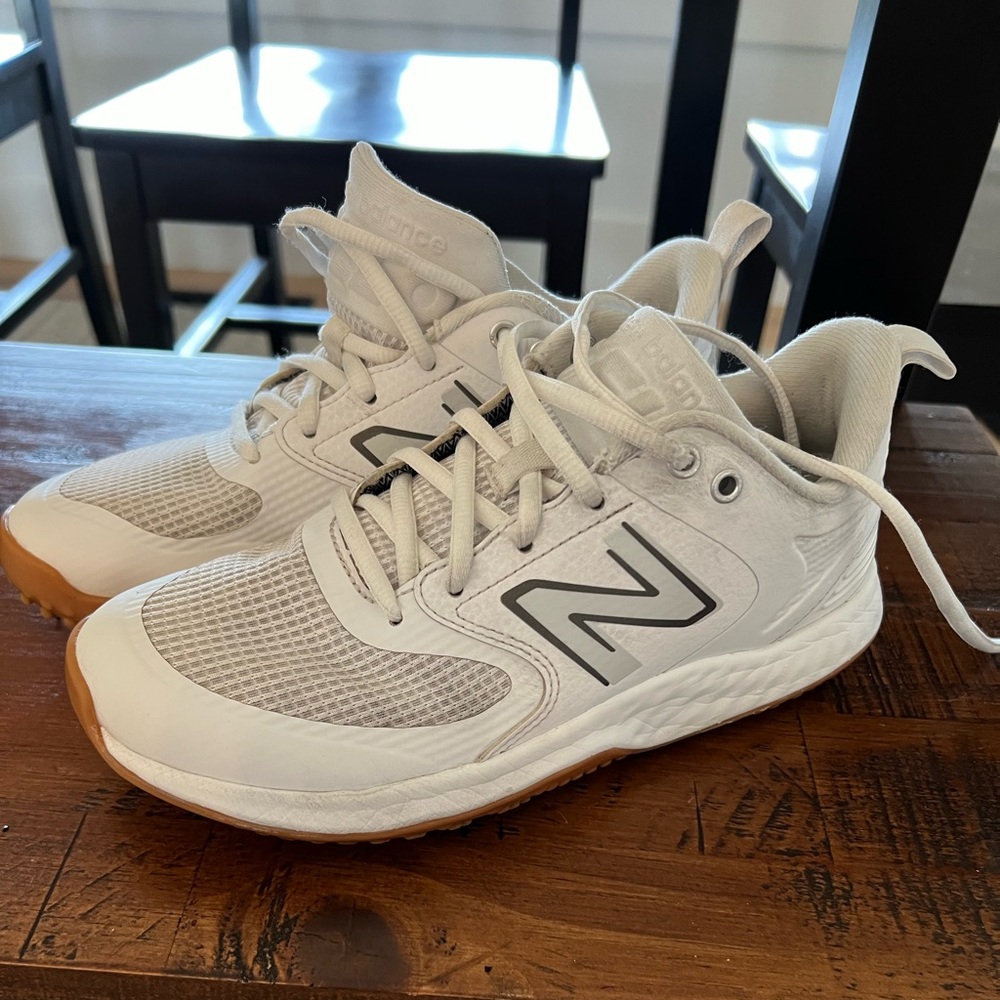 Barely worn New Balance softball Turf shoes size 7
